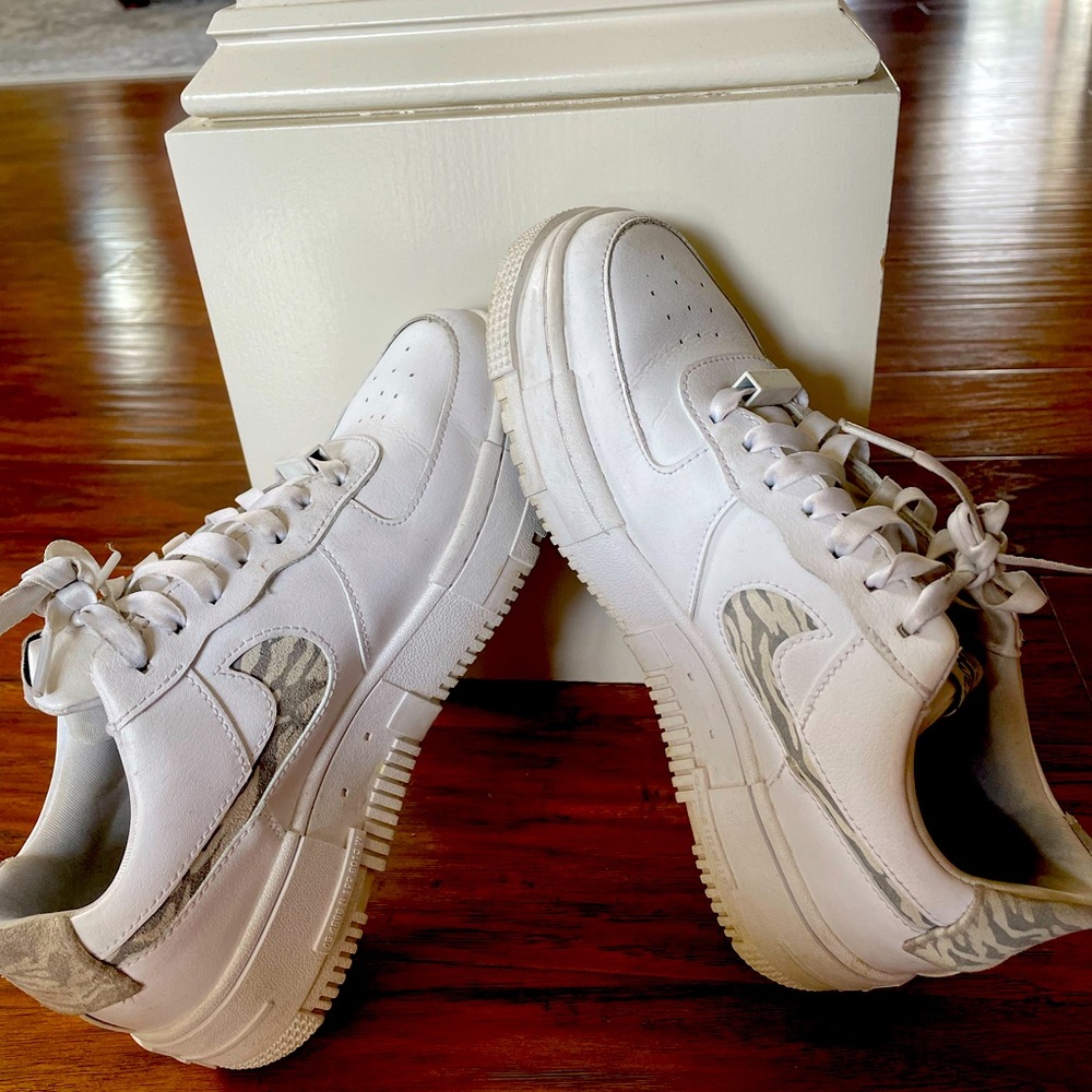 Nike Air Force 1 low pixel SE white zebra – women’s size 8
